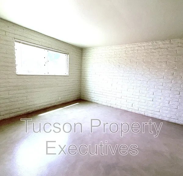 319 E Blacklidge Dr #3 — Photo 10