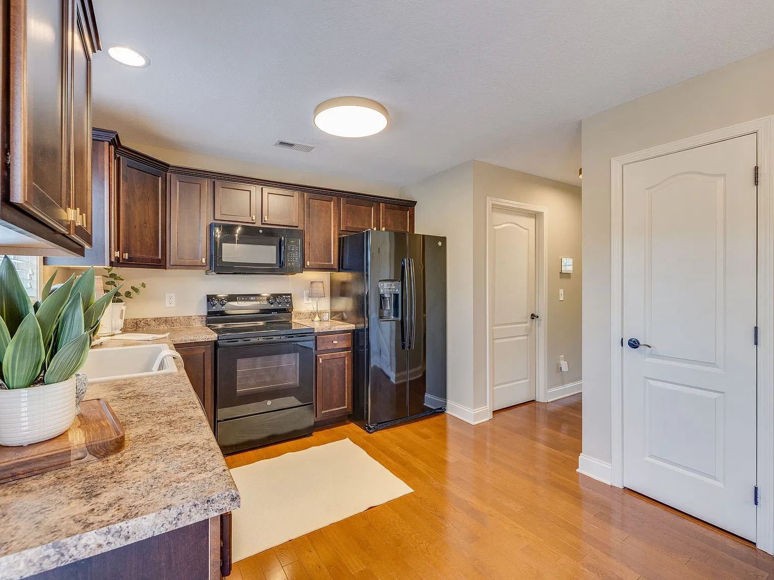 2 bed, 2.5 bath, 1500 sqft, $1,775 — Photo 4