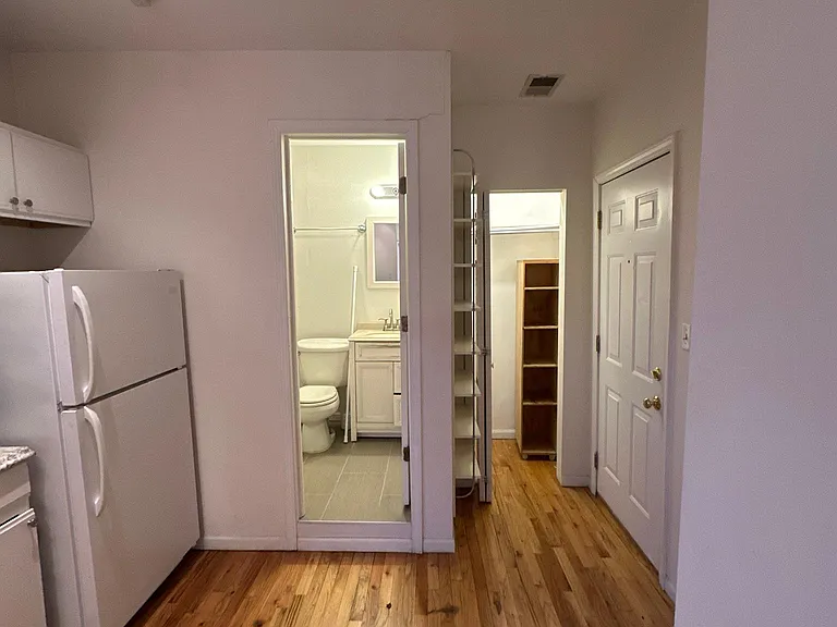 1503 W Nelson St #3R — Photo 2