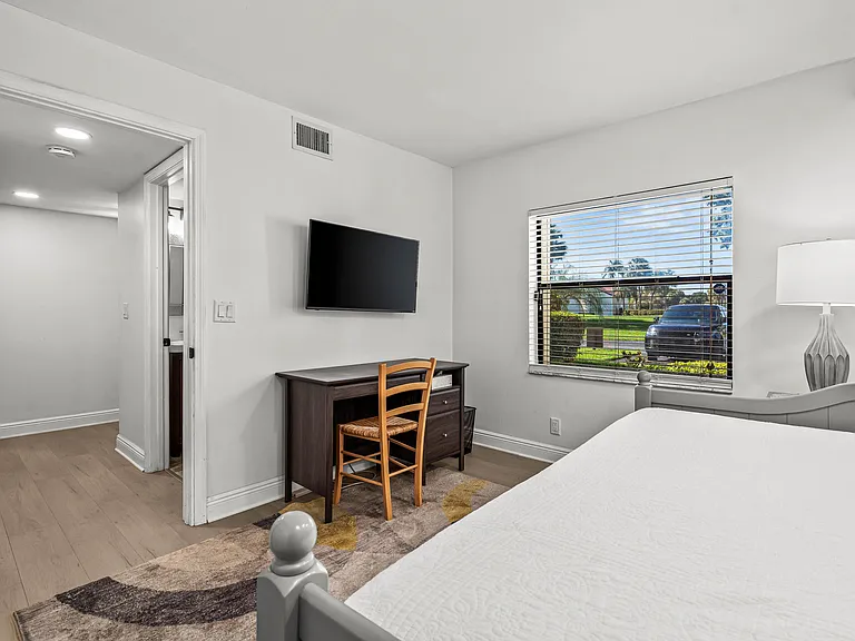 5945 Parkwalk Dr — Photo 18