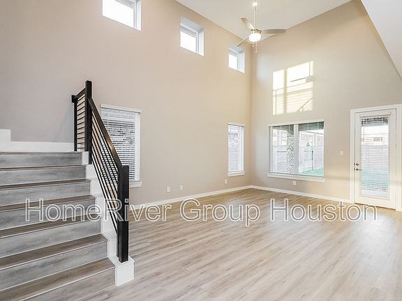 5th image of 3364 Voda Bend Dr