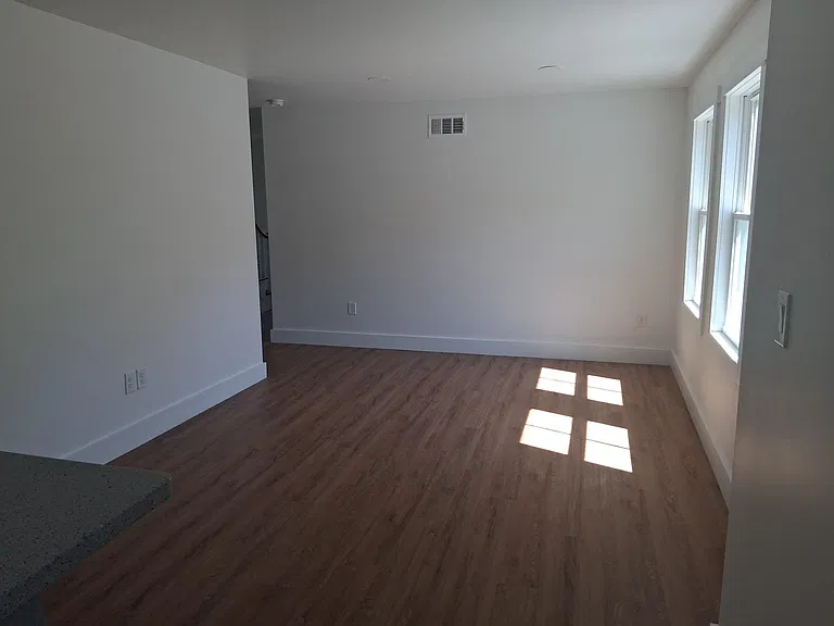 11 Cedar St — Photo 13