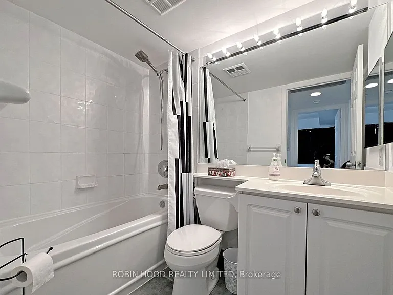 30 Harrison Garden Blvd #30 — Photo 14