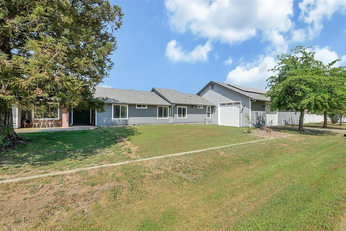 2001 Meadow Wind Ct photo 1