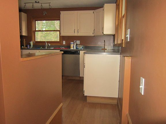 4th image of 1245 Riverview St