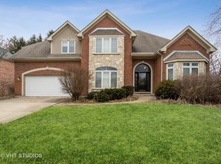 2S418 Canterbury Ct, Glen Ellyn, IL 60137