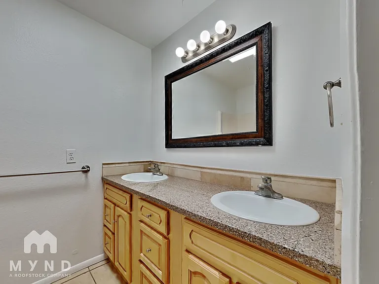 1864 E Kirkland Ln — Photo 14