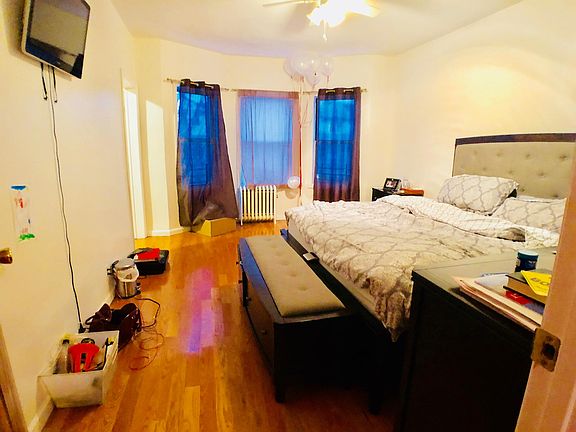 5th image of 180 Bay 26th St #2