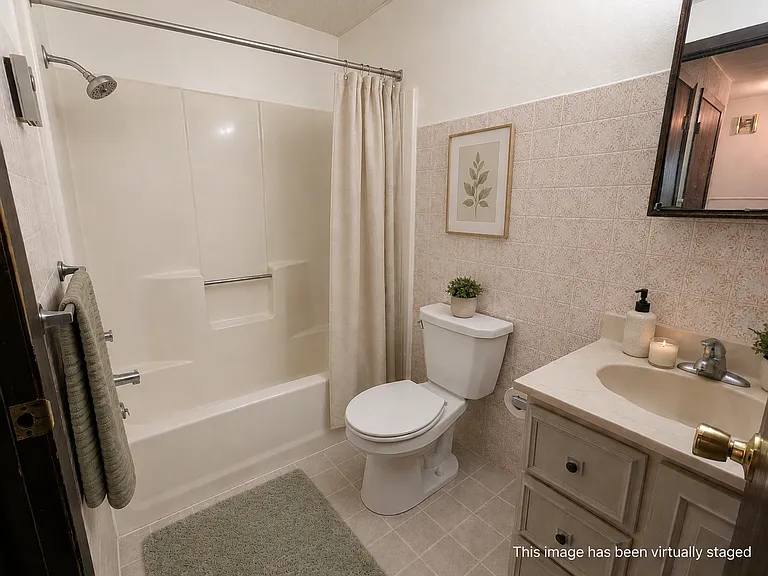 1075 Lancaster St #D — Photo 12
