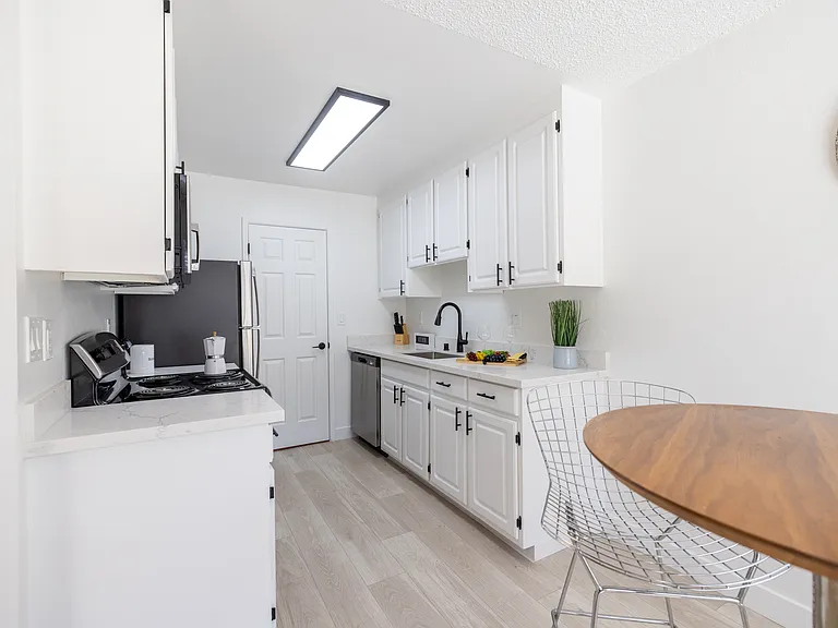 Campbell West Apartments — Photo 22