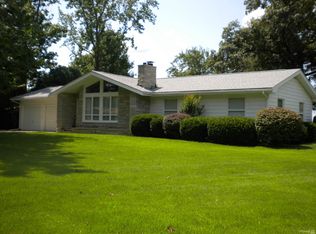 205 Woodlake Ln, Eldorado, IL 62930