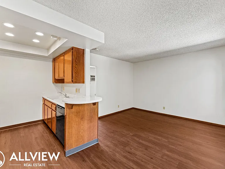 202 East 16th Street — Photo 7