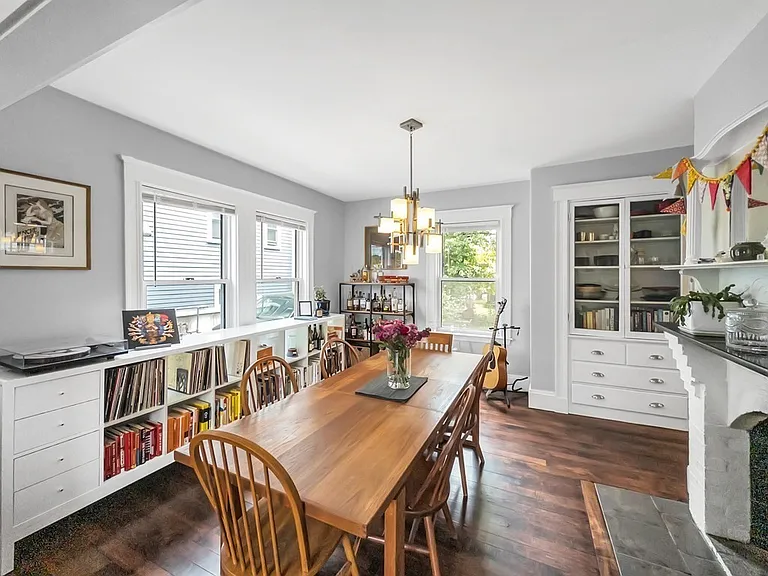 18 Alberta St — Photo 10