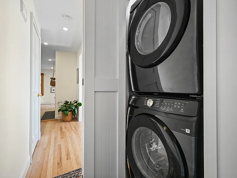 8 Millard St — Photo 34