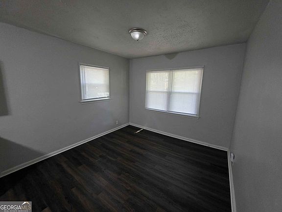 5th image of 527 Walton Rd