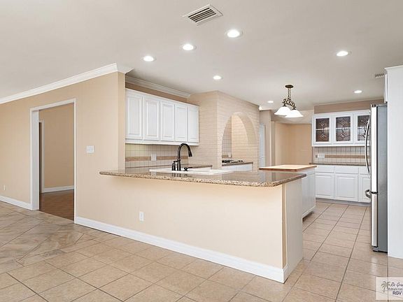 4th image of 3301 S Palm Court Dr