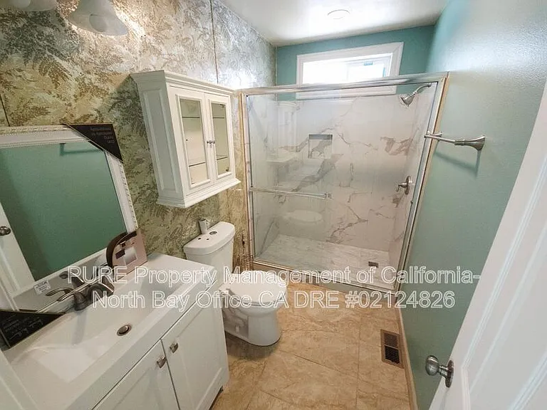927 N Oak St — Photo 6