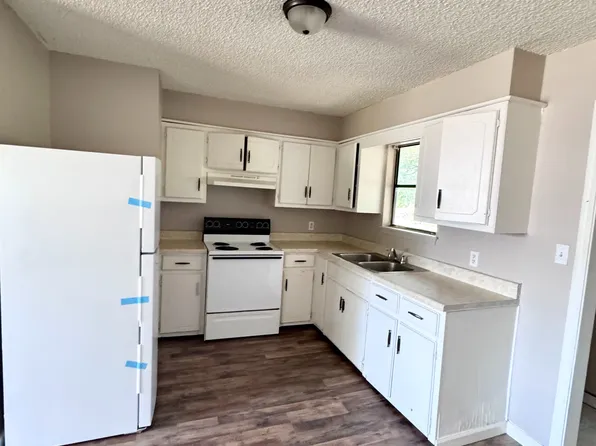 403 East St #A, Perkins, OK 74059