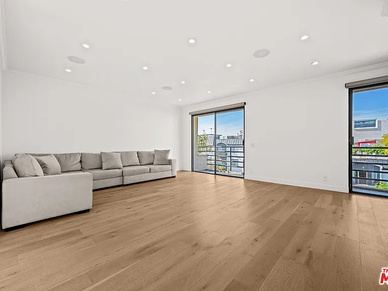 106 N Croft Ave #301 — Photo 4