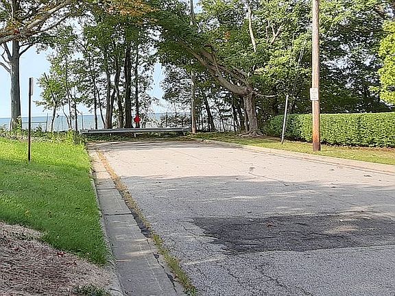 Lake Erie 3 houses up