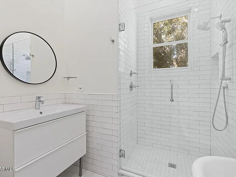 825 N 3rd Ave — Photo 23