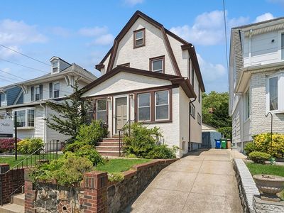 7223 Kessel St, Flushing, NY, 11375