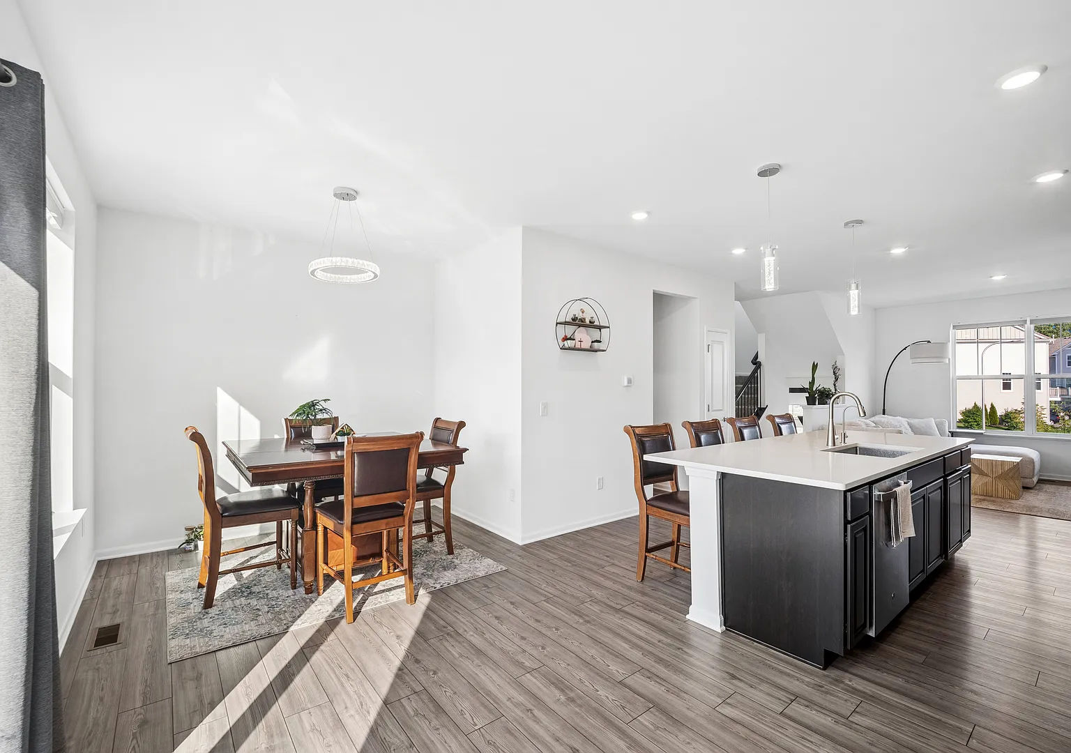 2 bed, 2.5 bath, 1600 sqft, $2,600 — Photo 4