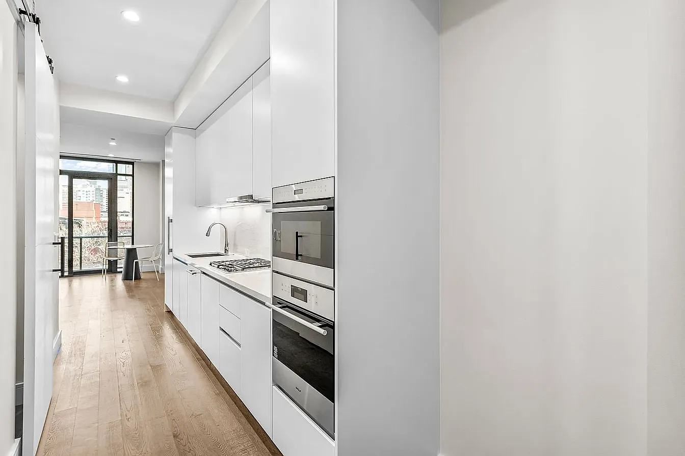 Studio, 531 sqft, $1,850 — Photo 3