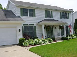 910 Wheatly Dr, South Bend, IN 46614