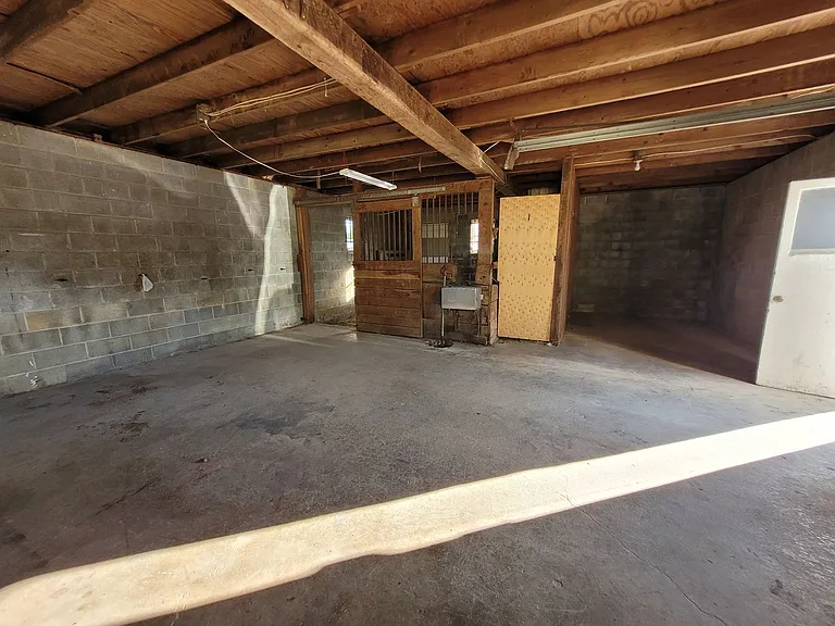 331 Newport Rd — Photo 32