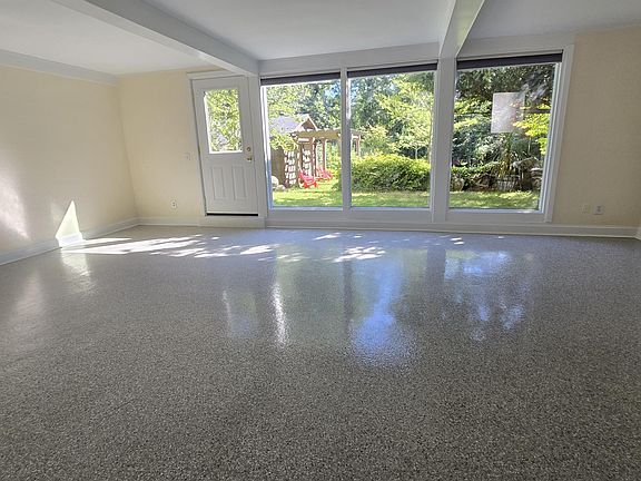 2nd image of 106 Bayberry Rd