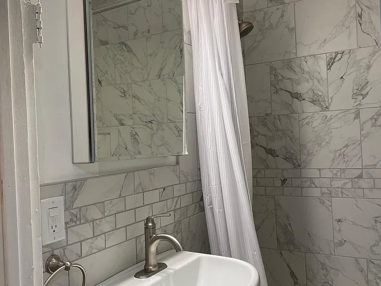 1-168 E 3rd St #1 — Photo 2