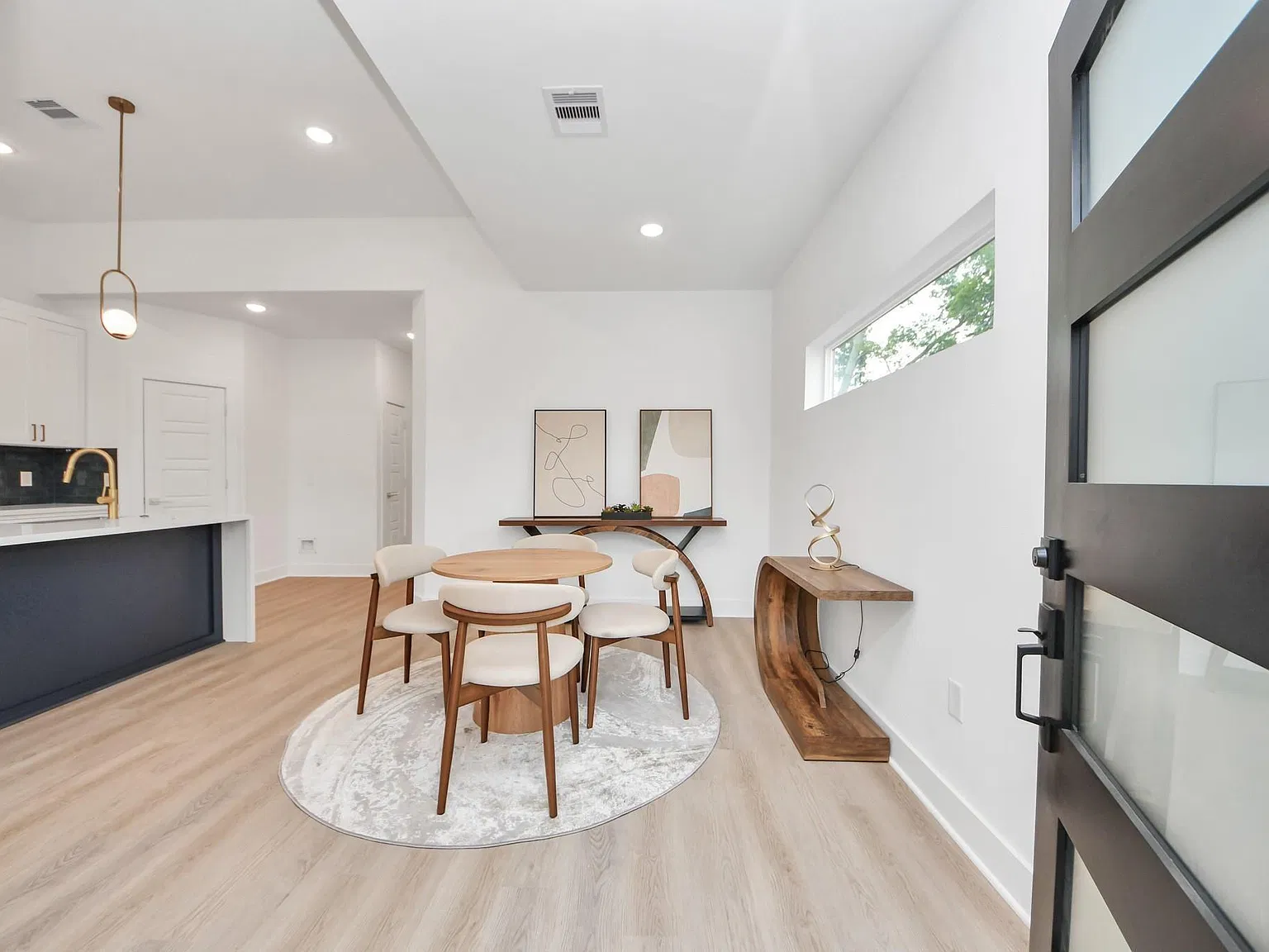 3 bed, 2.0 bath, 1858 sqft, $1,900 — Photo 3