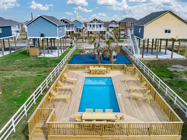 1057 Johnson Rd, Gilchrist, TX 77617