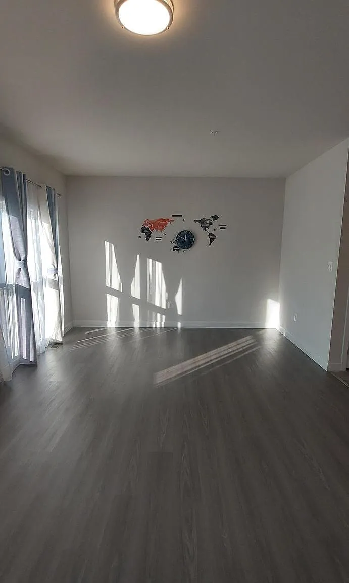 4 bed, 3.5 bath, 2412 sqft, $2,900 — Photo 4