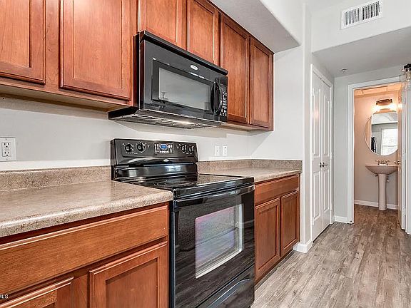 KITCHEN (SECOND FLOOR)