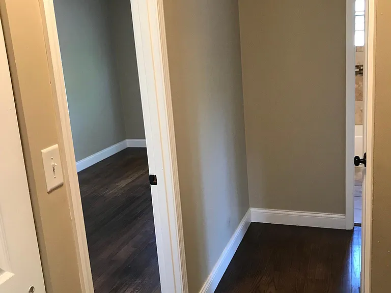 1102 Devonshire Dr — Photo 4