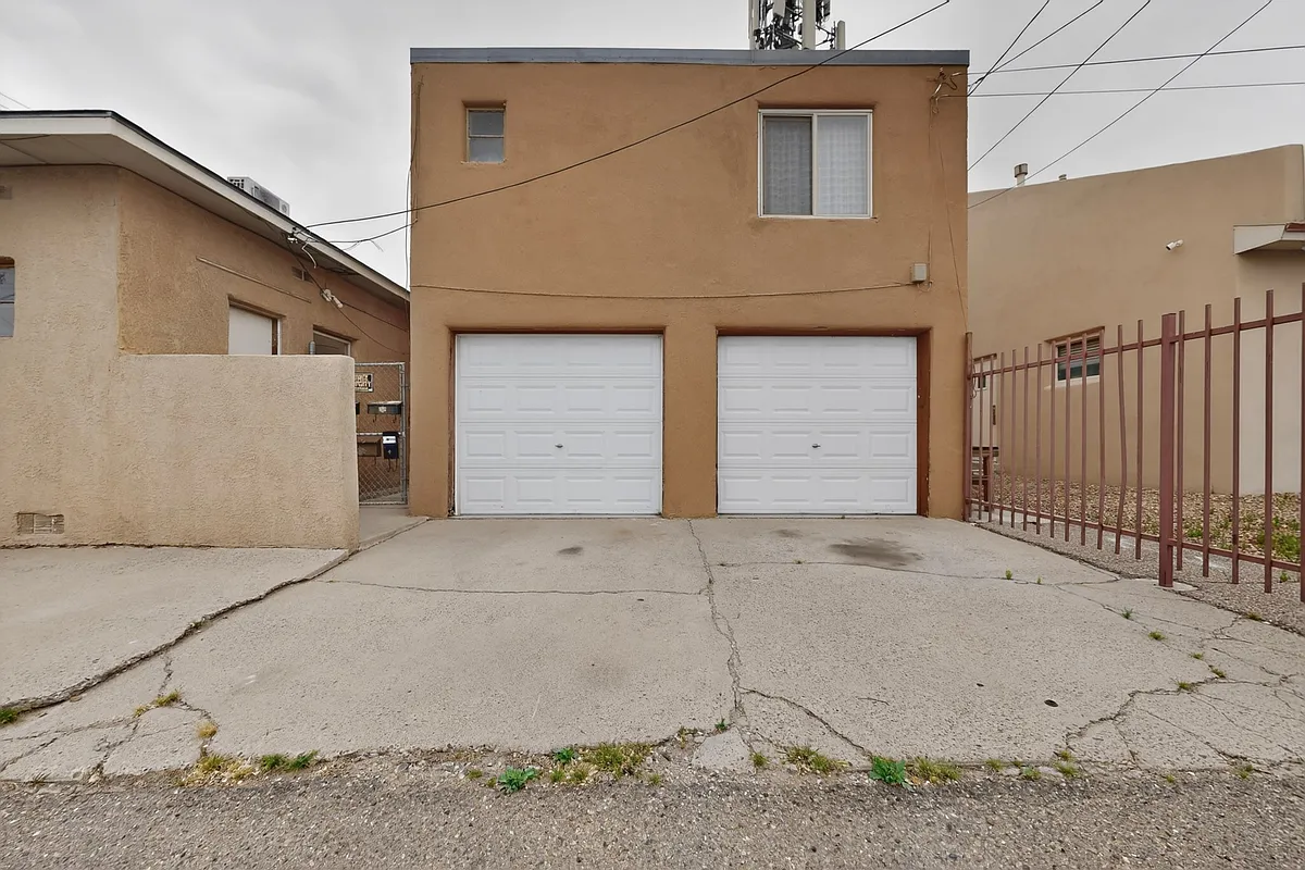 Building Photo - 4404 Lomas Blvd NE #1