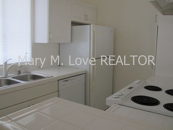 3rd image of 75-6081 Alii Dr APT Z204