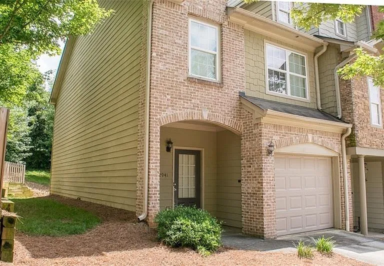 2941 Ashlyn Pointe Dr — Photo 1