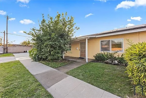 6297 N Orizaba Ave — Photo 2