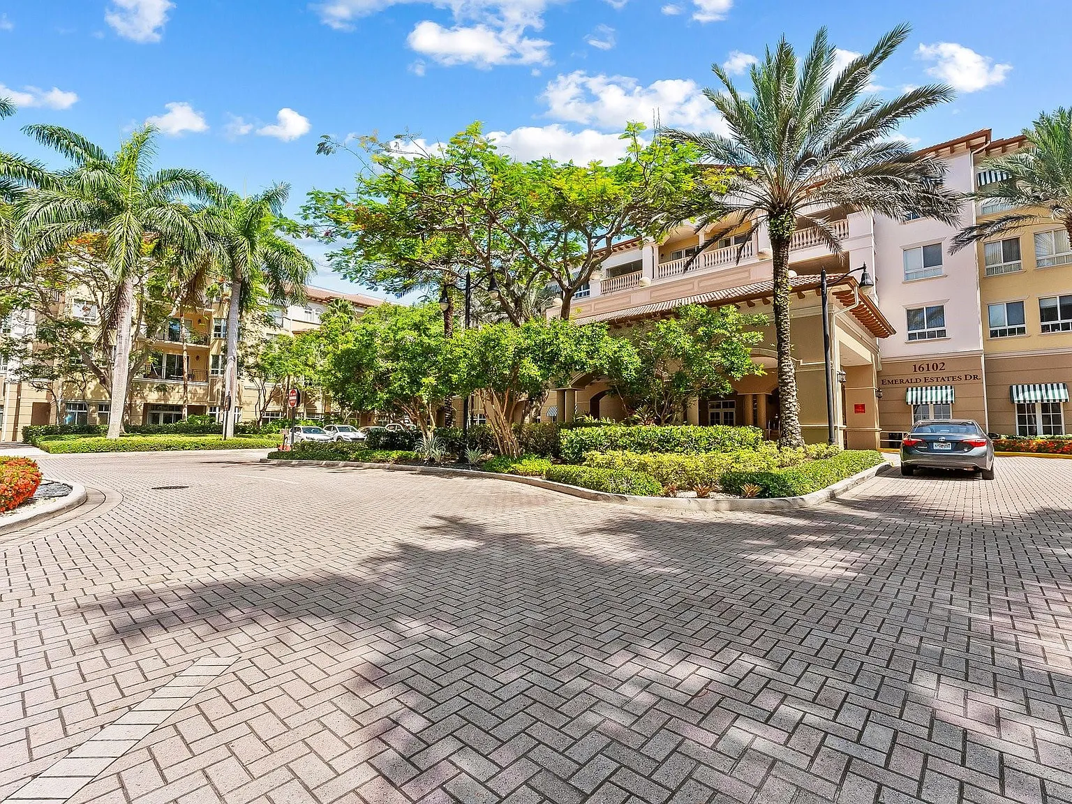 2 bed, 2.5 bath, 1742 sqft, $3,900 — Photo 1