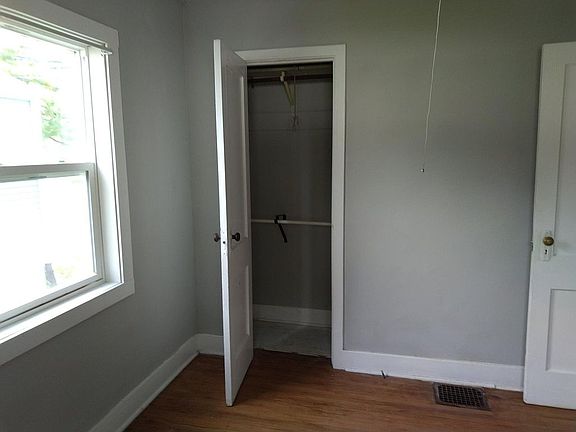 4th image of 305 N American St