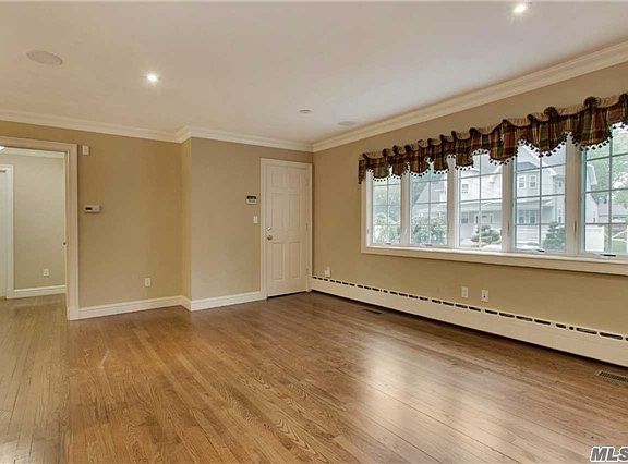 3rd image of 34 Oxford Ave