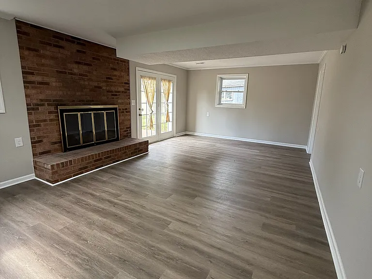 2629 Paula Dr — Photo 9