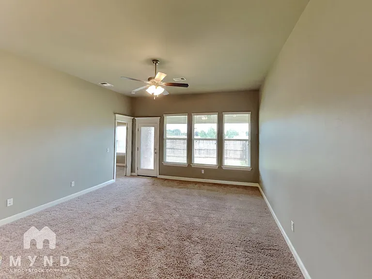 1109 Merlin Dr — Photo 3