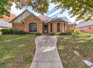 609 Arbor Creek Dr, Desoto, TX 75115