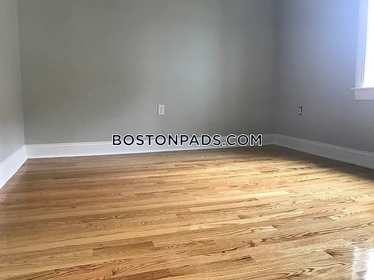 6 Saint James St — Photo 10