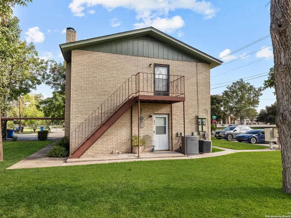 516 N KING ST #302, Seguin, TX 78155
