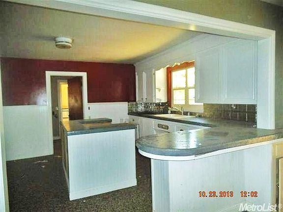 3rd image of 250 Laurel Ave
